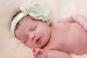 刚满月的宝宝脸上长了湿疹怎么办宝宝长湿疹的表现